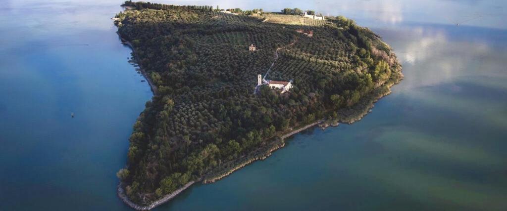 Isola Polvese Resort Кастильоне-дель-Лаго Экстерьер фото